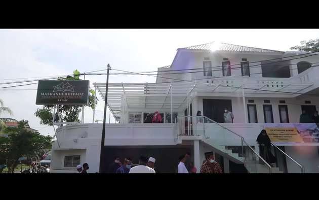 Direnovasi Jadi Pesantren, Inilah Penampakan Rumah Mendiang Ayah Ria Ricis