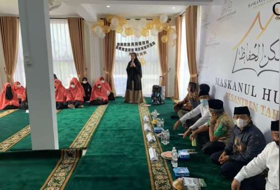 Direnovasi Jadi Pesantren, Inilah Penampakan Rumah Mendiang Ayah Ria Ricis