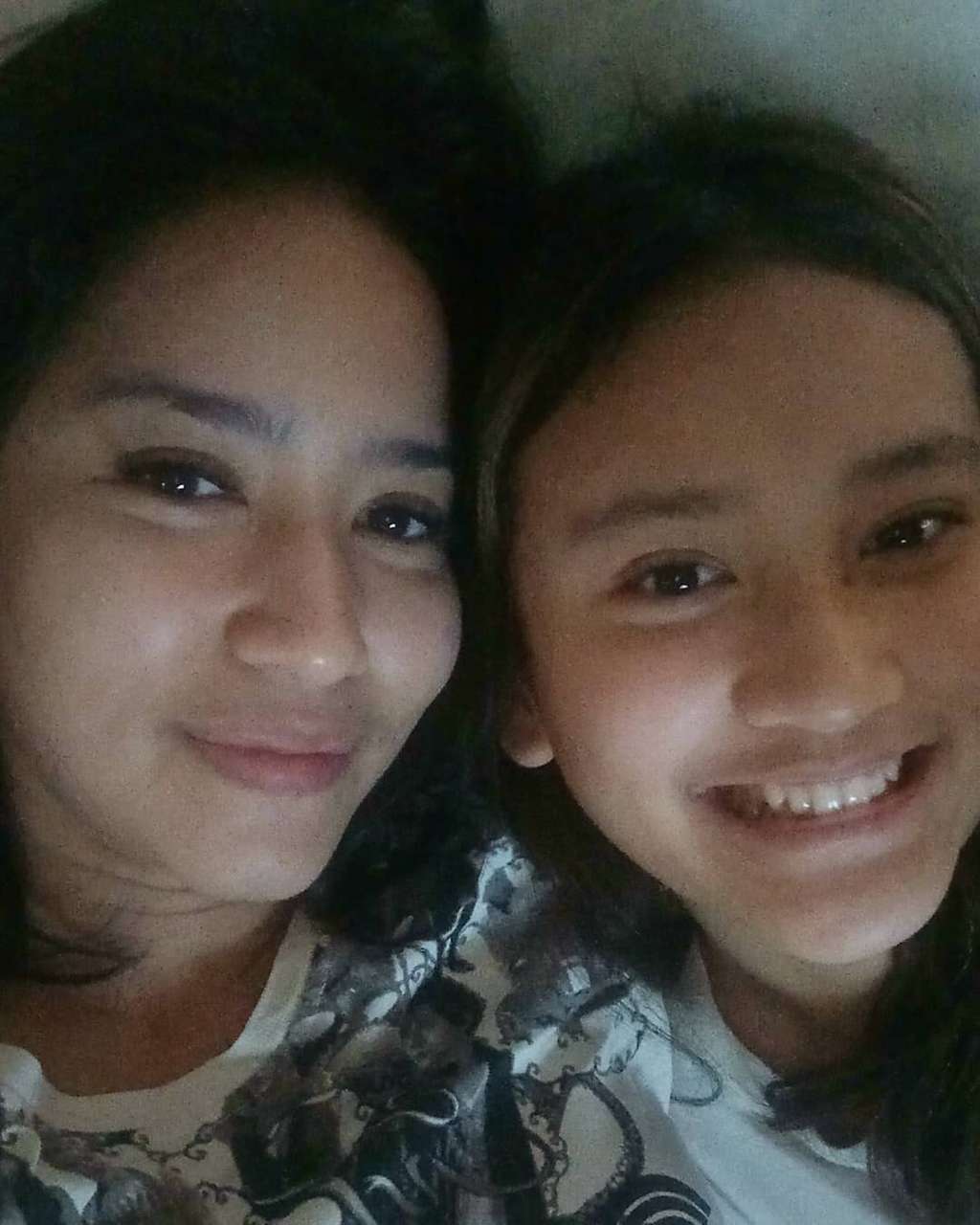9 Potret Risma Nilawati Eks Istri Ferry Maryadi dengan Putrinya, Susah Bedain Mana Ibu-Anak