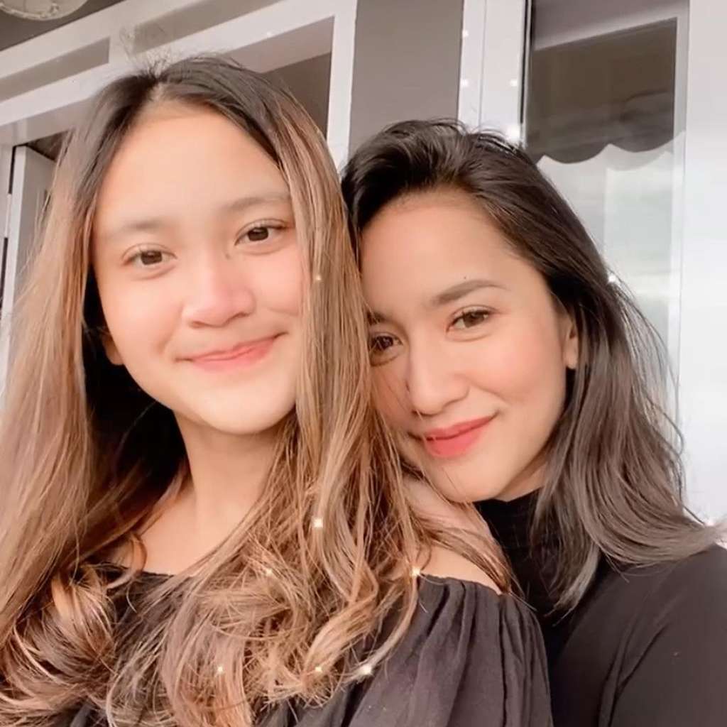 9 Potret Risma Nilawati Eks Istri Ferry Maryadi dengan Putrinya, Susah Bedain Mana Ibu-Anak