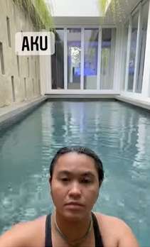 9 Potret Rumah Baru Ernest Prakasa, Ada Area Buat Majang Koleksi Legonya