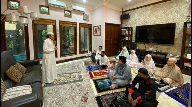 Tak Pernah Tersorot! Ini Penampakan Rumah 5 Seleb Senior yang Masih Eksis hingga Sekarang