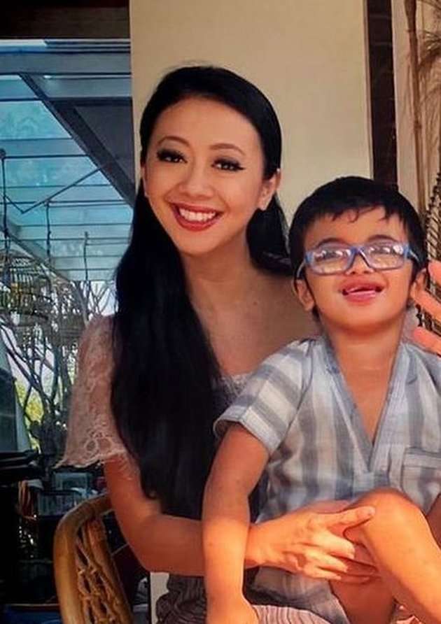 13 Artis yang Besarkan Anak Berkebutuhan Khusus, Sosok Orangtua Tangguh!