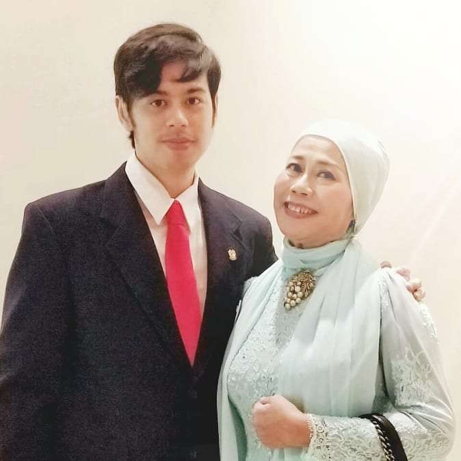 13 Artis yang Besarkan Anak Berkebutuhan Khusus, Sosok Orangtua Tangguh!