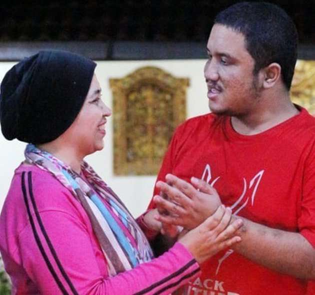 13 Artis yang Besarkan Anak Berkebutuhan Khusus, Sosok Orangtua Tangguh!