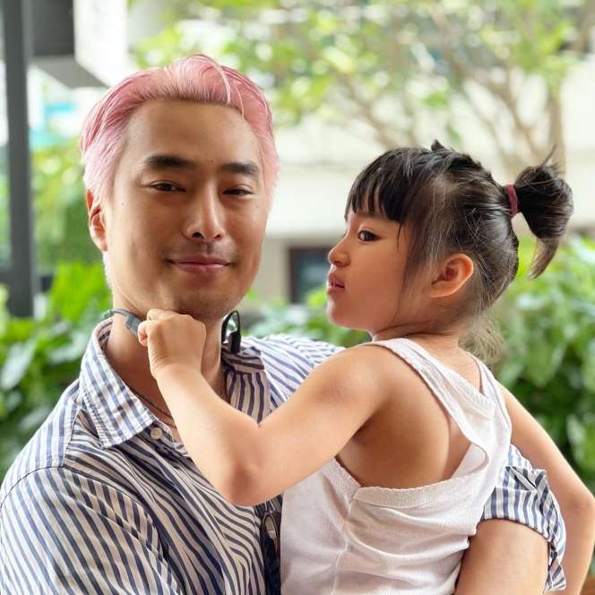 13 Artis yang Besarkan Anak Berkebutuhan Khusus, Sosok Orangtua Tangguh!