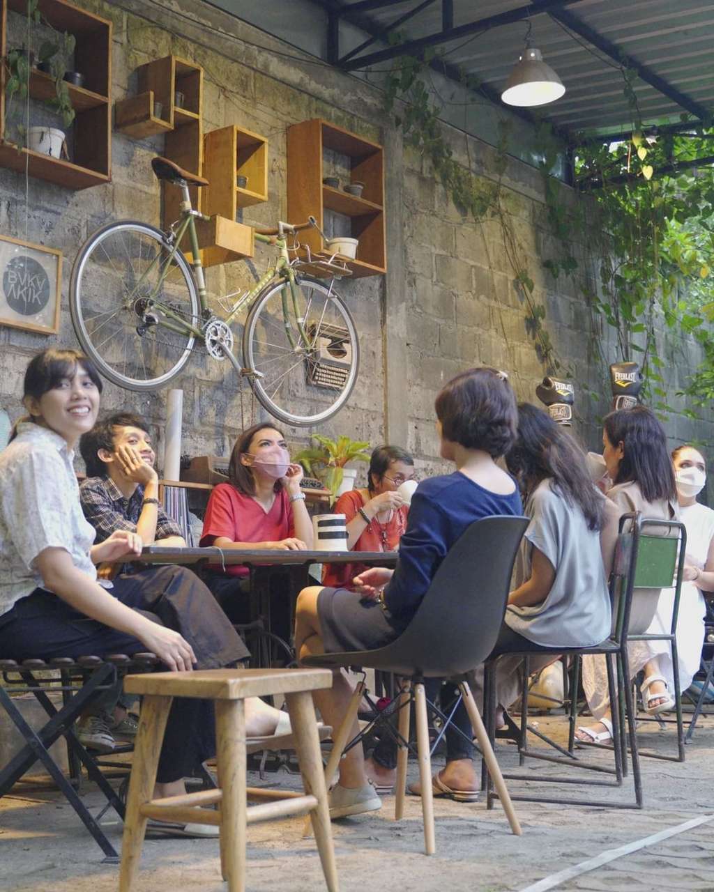 12 Potret Najwa Shihab Liburan ke Jogja, Jogging di UGM sampai Diskusi Bareng Pemuda