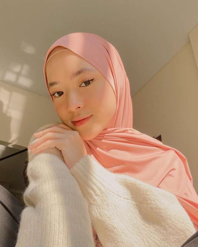 Sempat Jerawatan, Ini 8 Potret Nissa Sabyan dengan Wajah Mulus Tampil Polos
