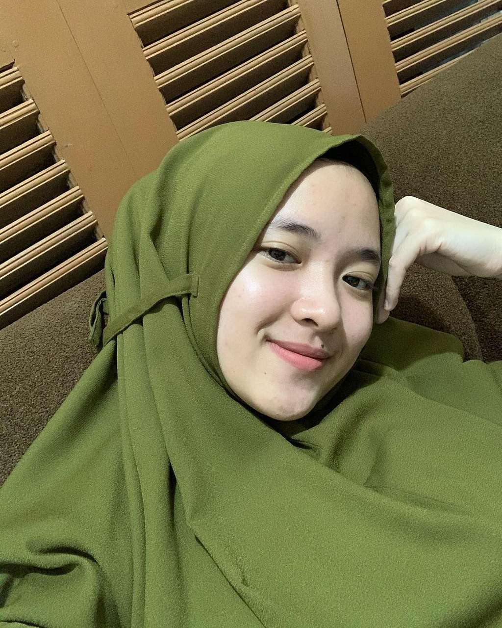 Sempat Jerawatan, Ini 8 Potret Nissa Sabyan dengan Wajah Mulus Tampil Polos