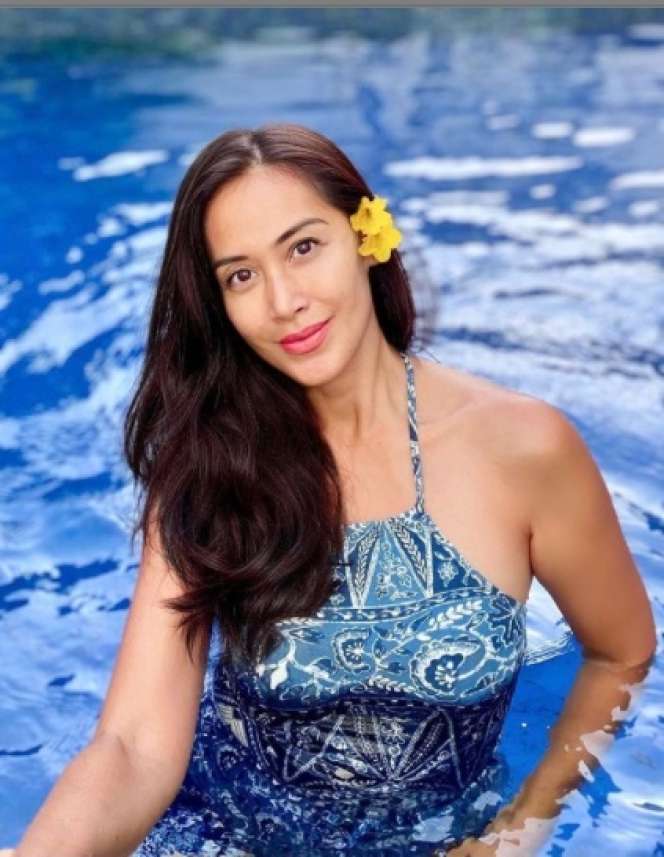 6 Potret Cantik Diah Permatasari 'Tak Pernah Menua', Kaki Jenjang Curi Perhatian