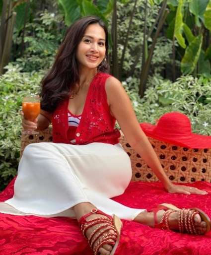 6 Potret Cantik Diah Permatasari 'Tak Pernah Menua', Kaki Jenjang Curi Perhatian