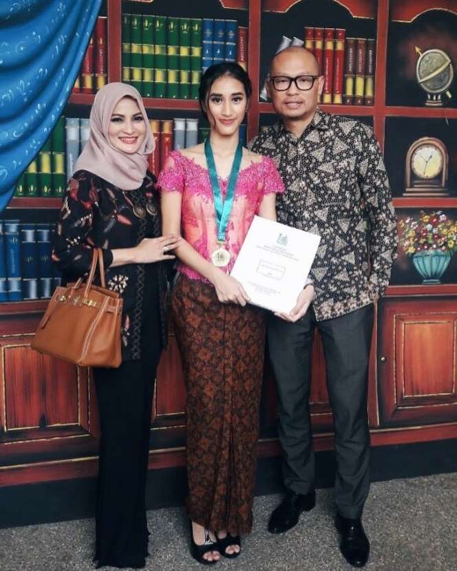 Ingat Gadis Kecil di Video Klip Munajat Cinta? Begini Penampilan dan Nasibnya Sekarang