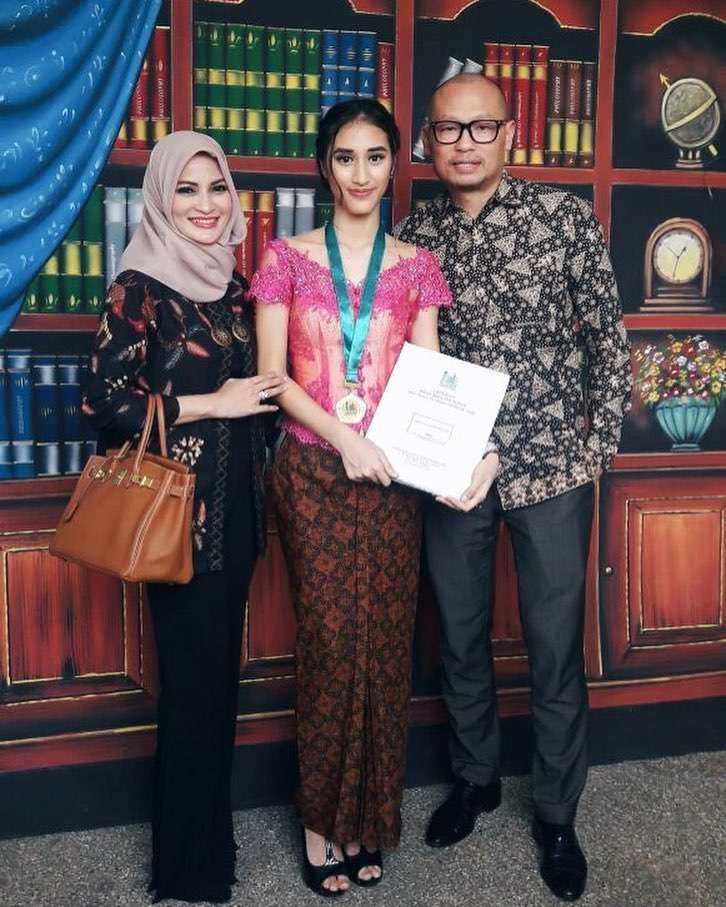 Ingat Gadis Kecil di Video Klip Munajat Cinta? Begini Penampilan dan Nasibnya Sekarang