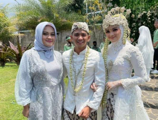 Gaya Fashion Sederet Selebriti di Pernikahan Ridho D'Academy dan Syifa