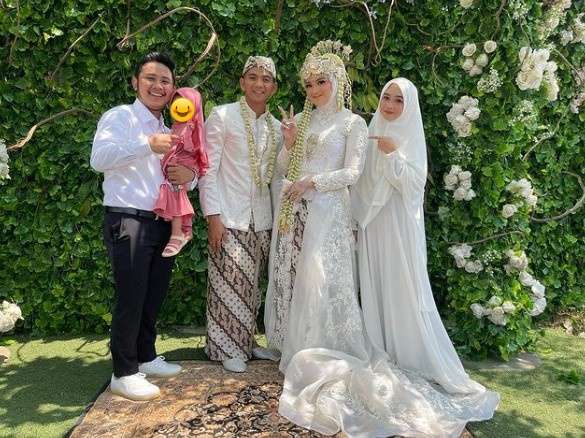 Gaya Fashion Sederet Selebriti di Pernikahan Ridho D'Academy dan Syifa