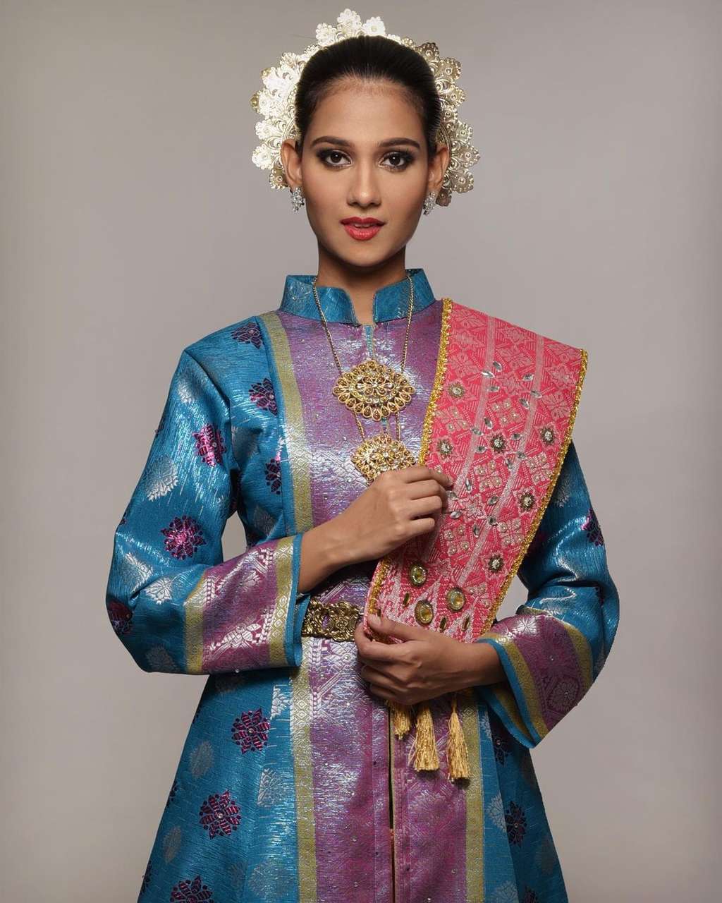 10 Fakta Menarik Miss World Malaysia yang Dibully Netizen Indonesia usai Klaim Batik