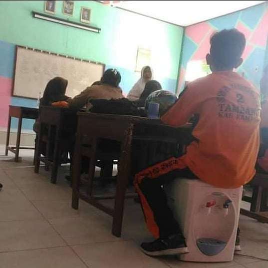 15 Tingkah Kocak Murid Barisan Paling Belakang, Bikin Kangen Masuk Sekolah