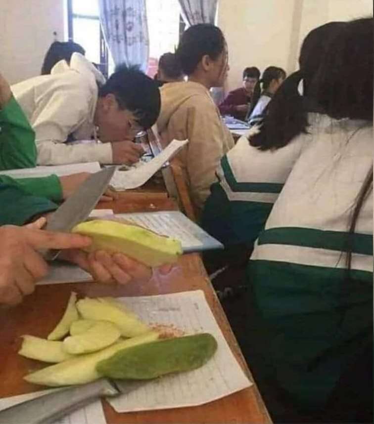 15 Tingkah Kocak Murid Barisan Paling Belakang, Bikin Kangen Masuk Sekolah