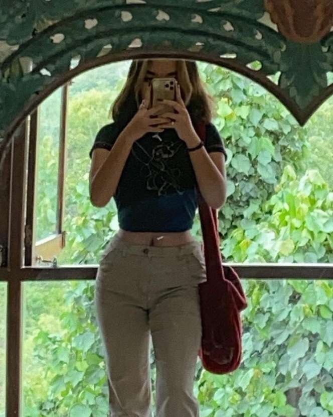 9 Foto Cantiknya Anak Liza Natalia, Sudah Tampil Berani di Usia 15 Tahun!
