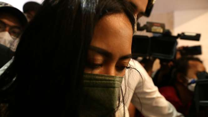 FOTO: Ekspresi Rachel Vennya dan Kekasihnya Salim Nauderer Saat Diperiksa Polisi