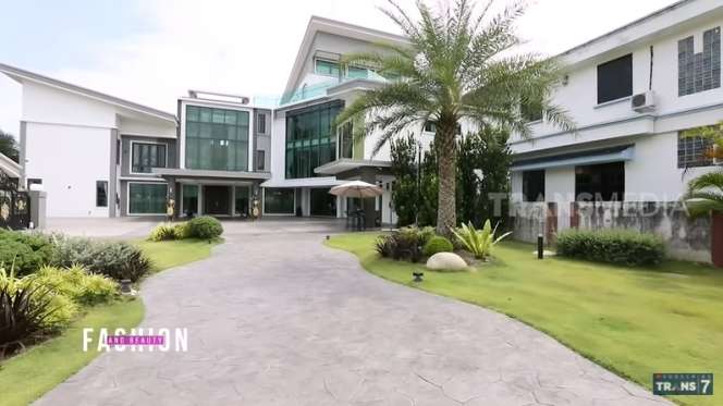 9 Foto Rumah Mewah Janda Kaya yang Pacari Berondong Mantan ART-nya