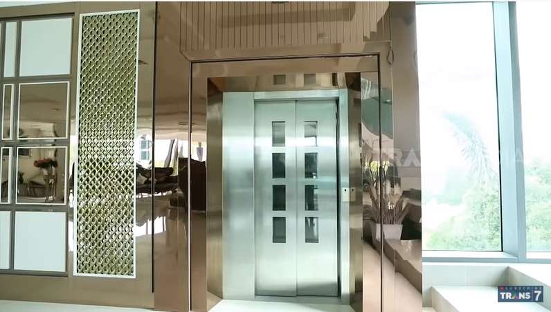 9 Foto Rumah Mewah Janda Kaya yang Pacari Berondong Mantan ART-nya