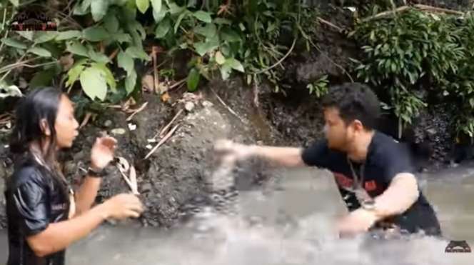 Bikin Kaget! Panji Petualang Tak Sengaja Lihat Sosok Kepala Saat Susur Sungai, Pas Didekati...