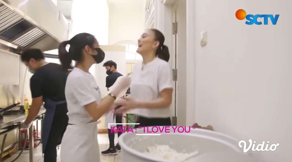 10 Potret Rumah Agnez Mo yang Mewah Abis, Dapurnya Bak Restoran!