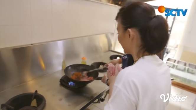 10 Potret Rumah Agnez Mo yang Mewah Abis, Dapurnya Bak Restoran!