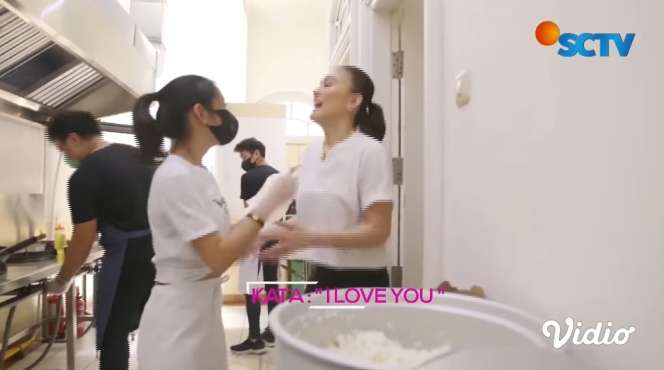 10 Potret Rumah Agnez Mo yang Mewah Abis, Dapurnya Bak Restoran!