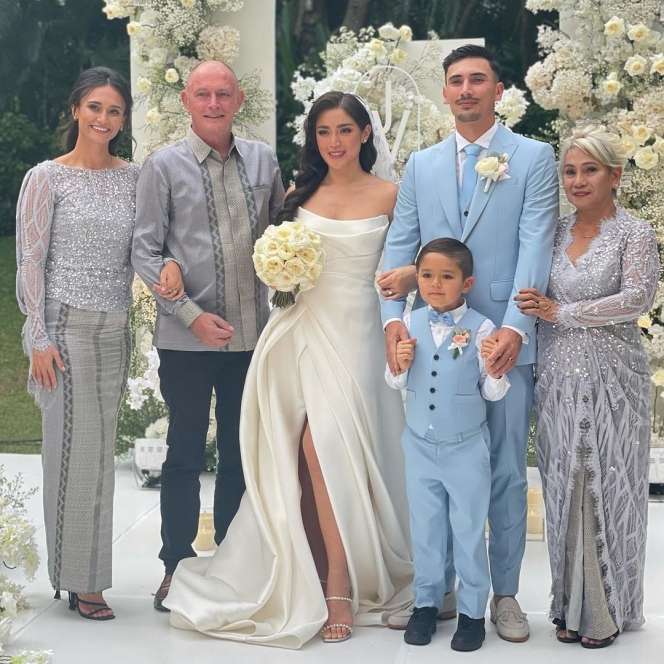 8 Foto Kakak Perempuan Vincent Verhaag, Kecantikannya Jadi Omongan!