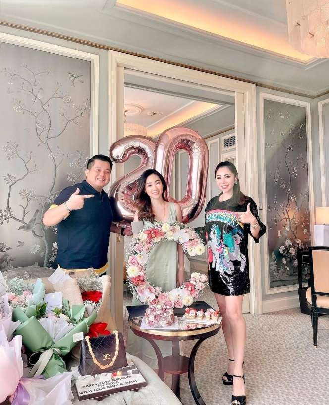 8 Foto Perayaan Ultah Putri Sulung Femmy Permatasari yang Cantik, Mewah Abis!