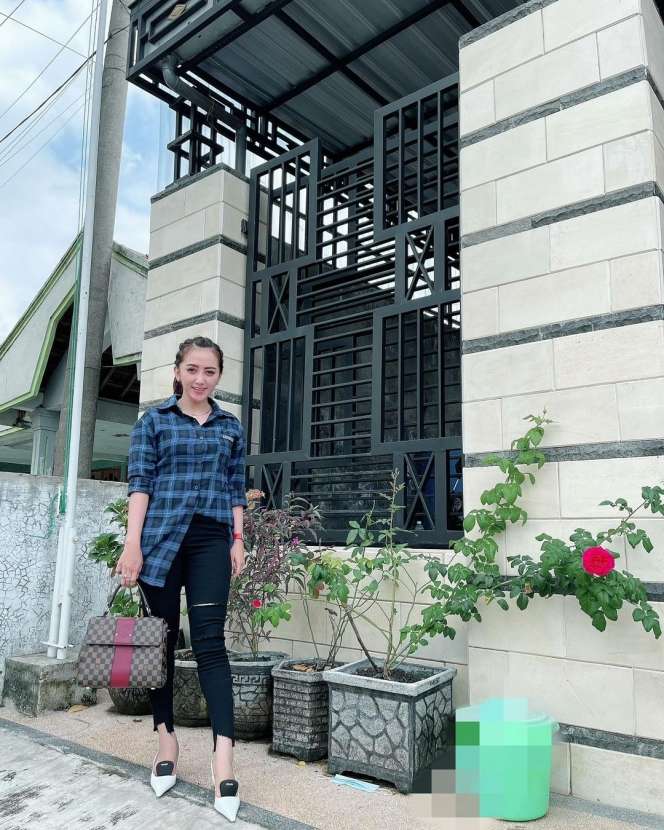 Ingat Biduan Cantik yang Viral Jadi Kepala Desa Lamongan? Nasibnya Kini...