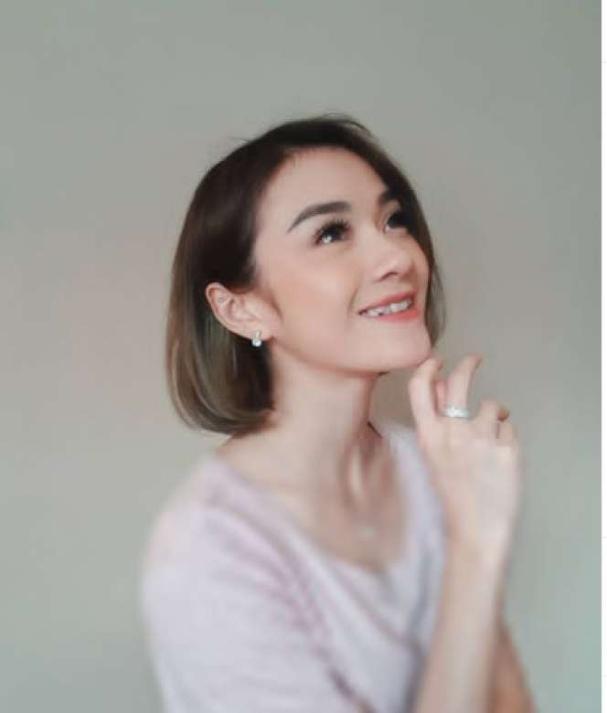 Masyallah, 8 Seleb Cantik Pemilik Gigi Gingsul Ini Senyumnya Manis Banget