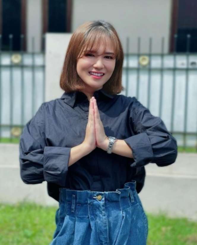 Masyallah, 8 Seleb Cantik Pemilik Gigi Gingsul Ini Senyumnya Manis Banget