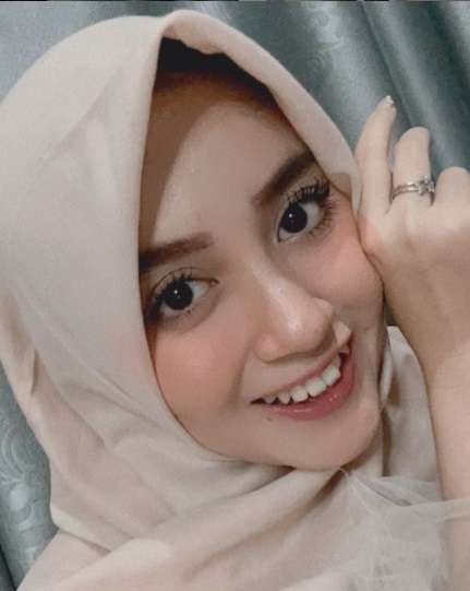 Masyallah, 8 Seleb Cantik Pemilik Gigi Gingsul Ini Senyumnya Manis Banget
