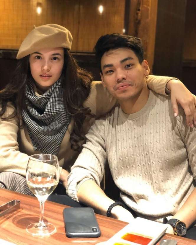 7 Potret Rob Clanton, Calon Suami Chelsea Islan Ternyata Bukan Orang Sembarangan!