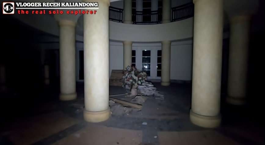 8 Potret Rumah Bos Sampoerna Terbengkalai, Bak Istana Lengkap Bentengnya