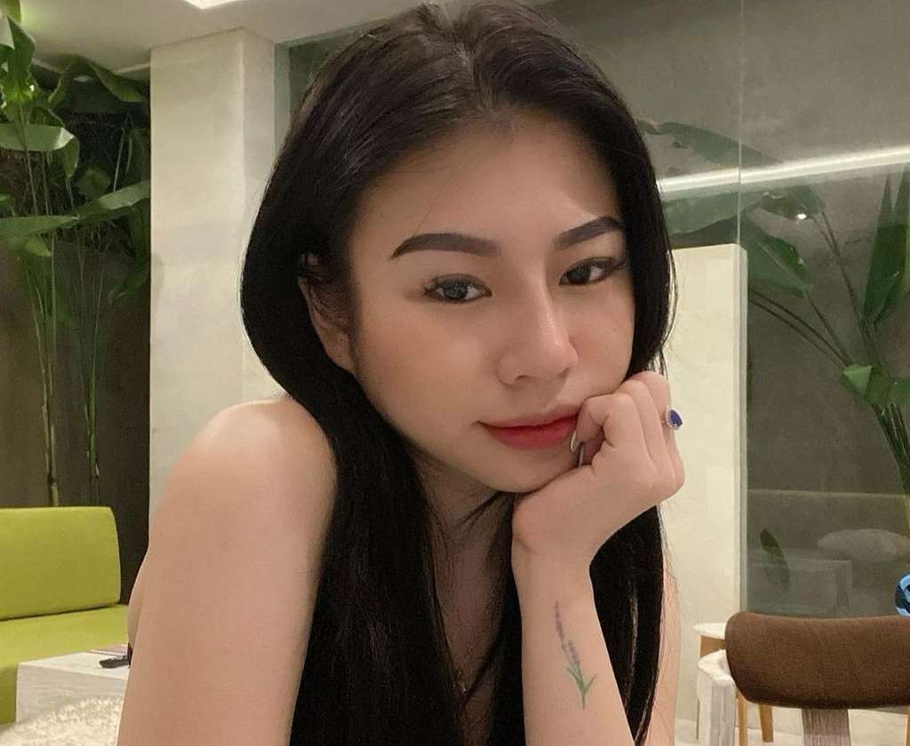 10 Potret Jey Ruby Jane, Selebgram Seksi yang Diduga Digoda Pacar Rachel Vennya