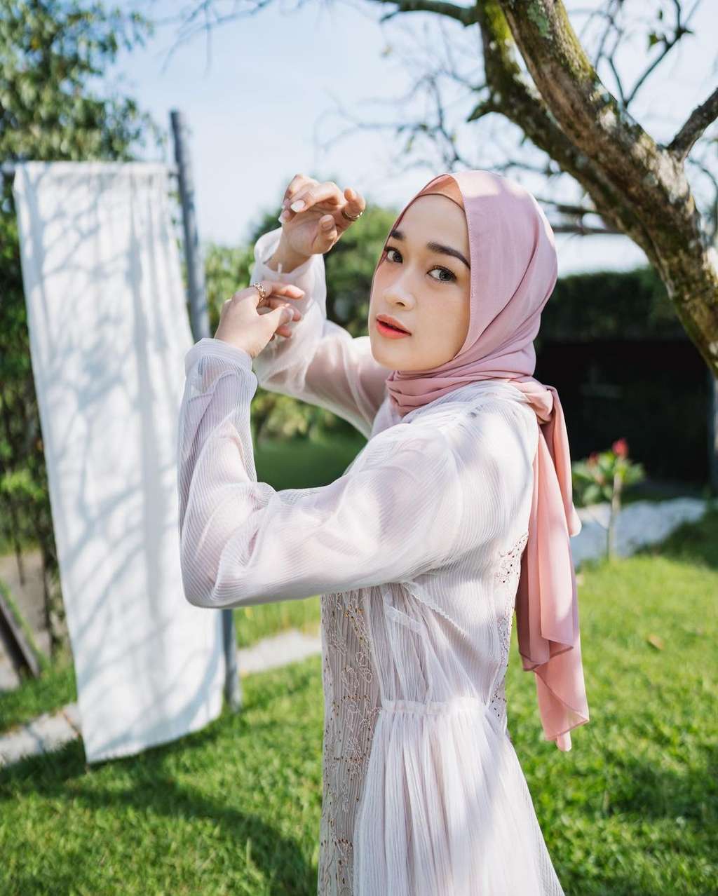 8 Potret Cantiknya Ririe Fairus Sekarang, Jadi Glow Up dan Gaul Abis!