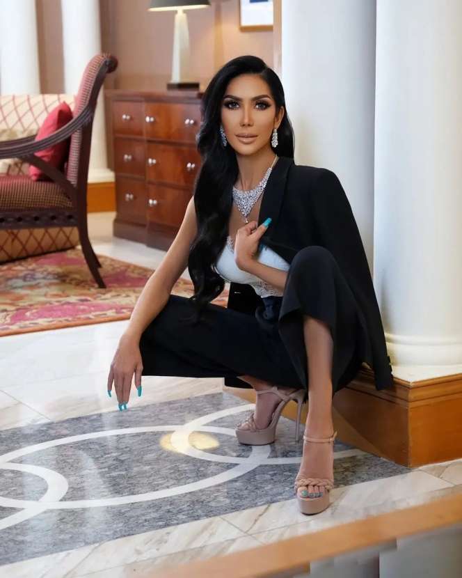 8 Potret Junita Liesar Sahabat Sosialita Syahrini, Body Bak Barbie di Usia 51 Tahun