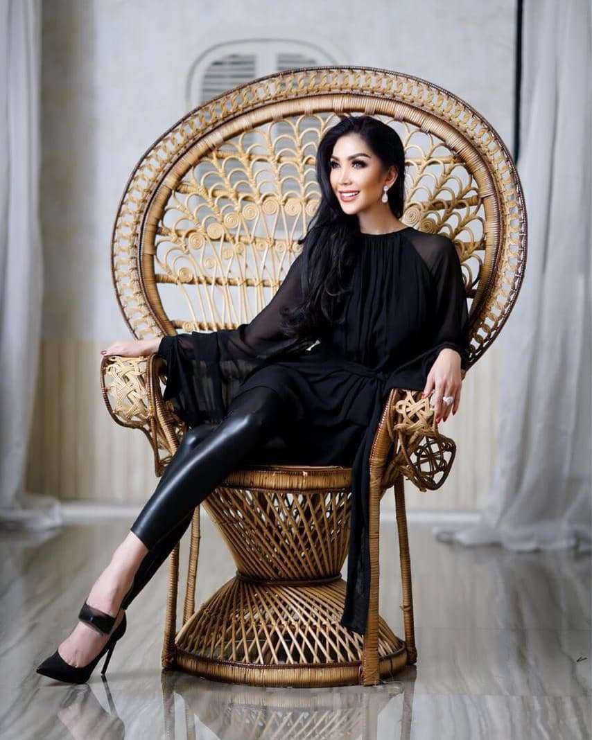 8 Potret Junita Liesar Sahabat Sosialita Syahrini, Body Bak Barbie di Usia 51 Tahun