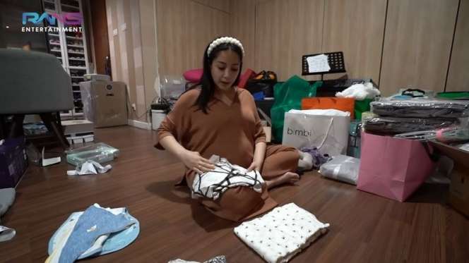 Jelang Lahiran, Nagita Slavina Sibuk Siapkan Perlengkapan Bayi, Harga Strollernya Bikin Syok!