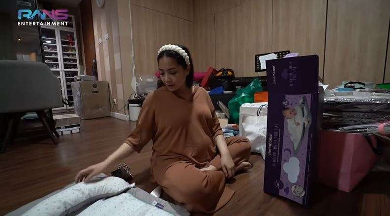 Jelang Lahiran, Nagita Slavina Sibuk Siapkan Perlengkapan Bayi, Harga Strollernya Bikin Syok!