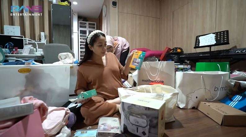 Jelang Lahiran, Nagita Slavina Sibuk Siapkan Perlengkapan Bayi, Harga Strollernya Bikin Syok!