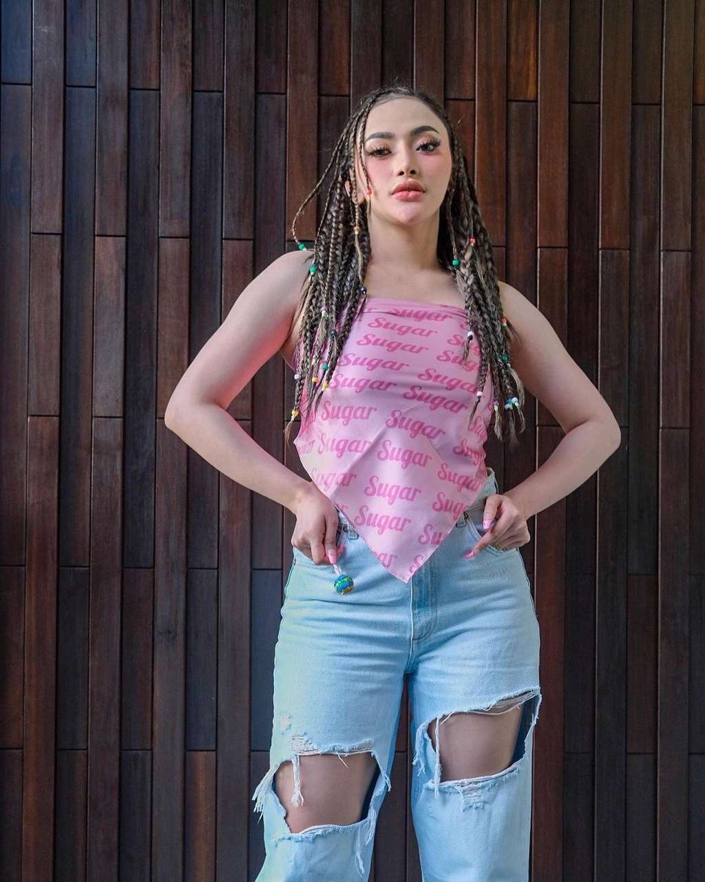 Dulu Terseret Kasus Prostitusi, Intip 8 Foto Terbaru Amel Alvi yang Makin Berani