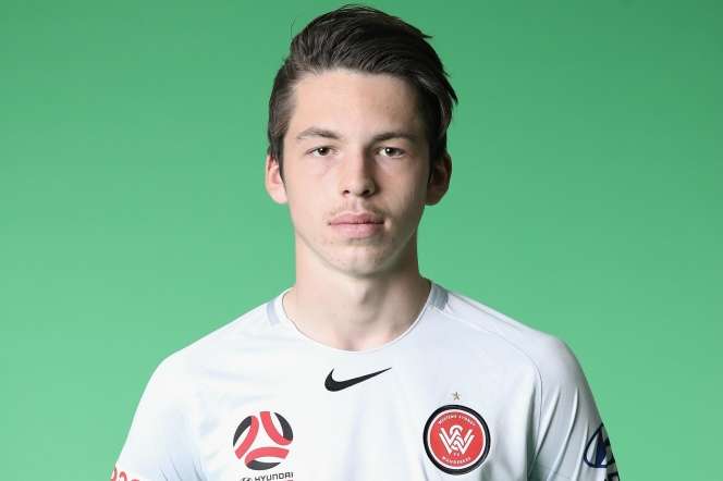 7 Potret Kemiripan Kiper Timnas Australia dengan Atta Halilintar, Plek Ketiplek!