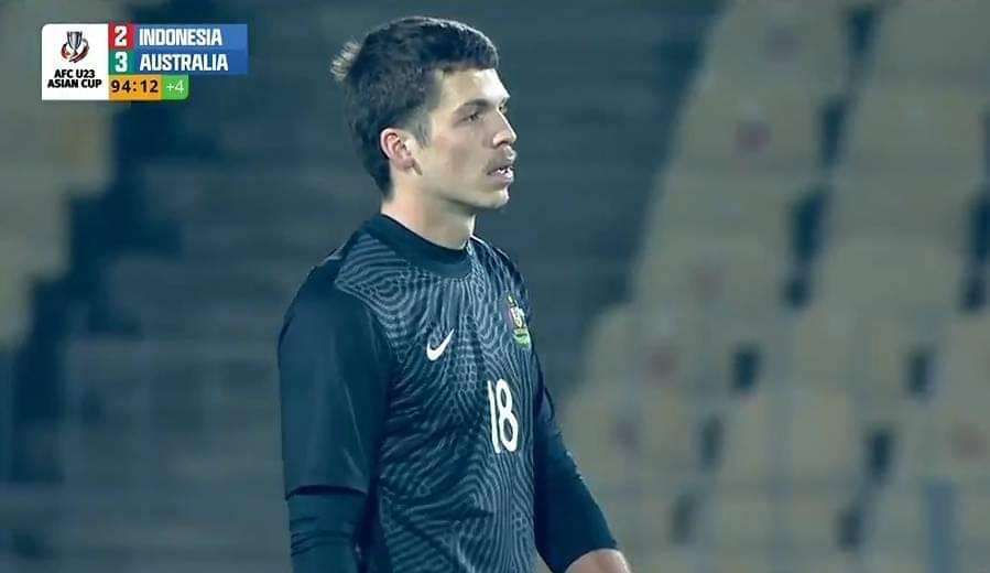 7 Potret Kemiripan Kiper Timnas Australia dengan Atta Halilintar, Plek Ketiplek!