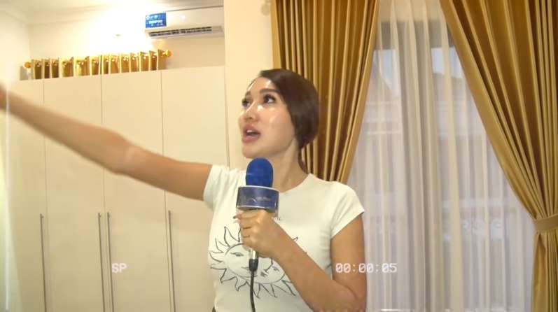 8 Potret Mewahnya Kamar Tidur Lucinta Luna, Wow Kasurnya Berlapis Emas!