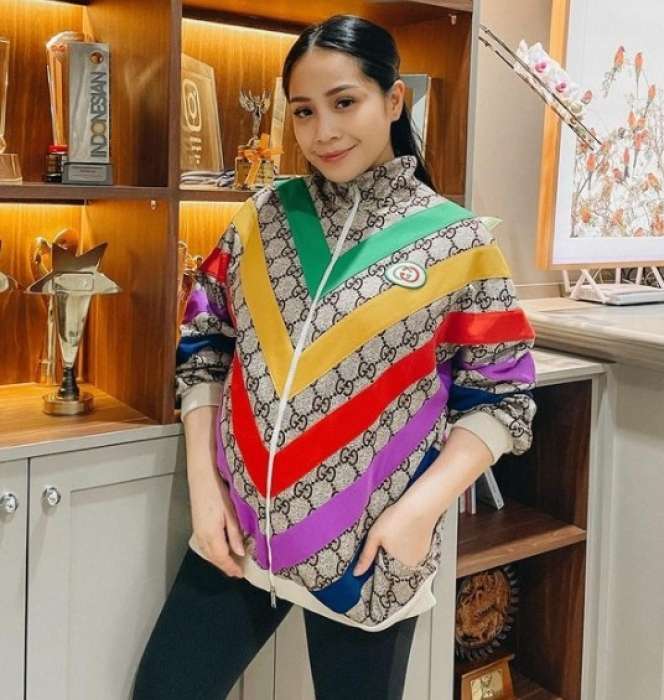 5 Seleb Cantik Ini Tetap PD Miliki Rambut Beruban, Nagita Slavina Tak Mau Dicabut